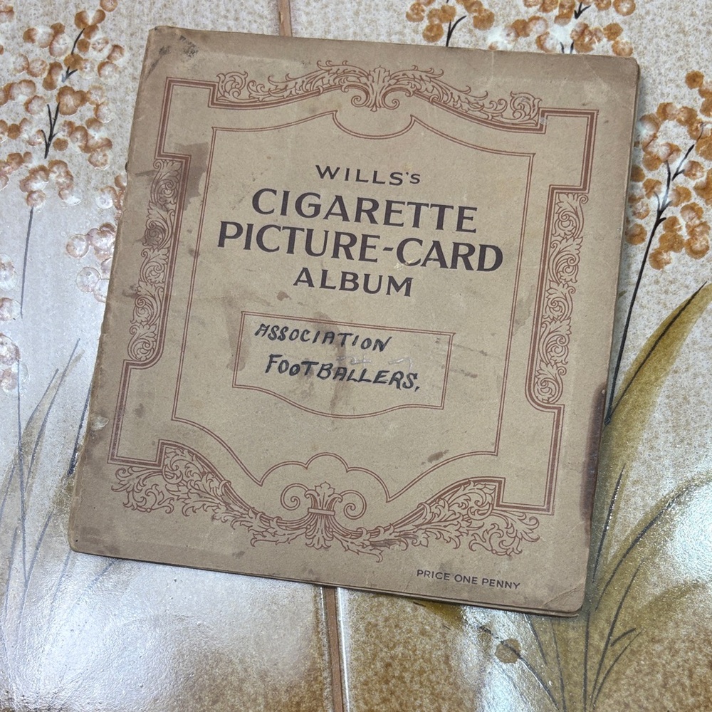 Vintage Wills’s Cigarette Card Album/Association Footballers Complete Set 1930s